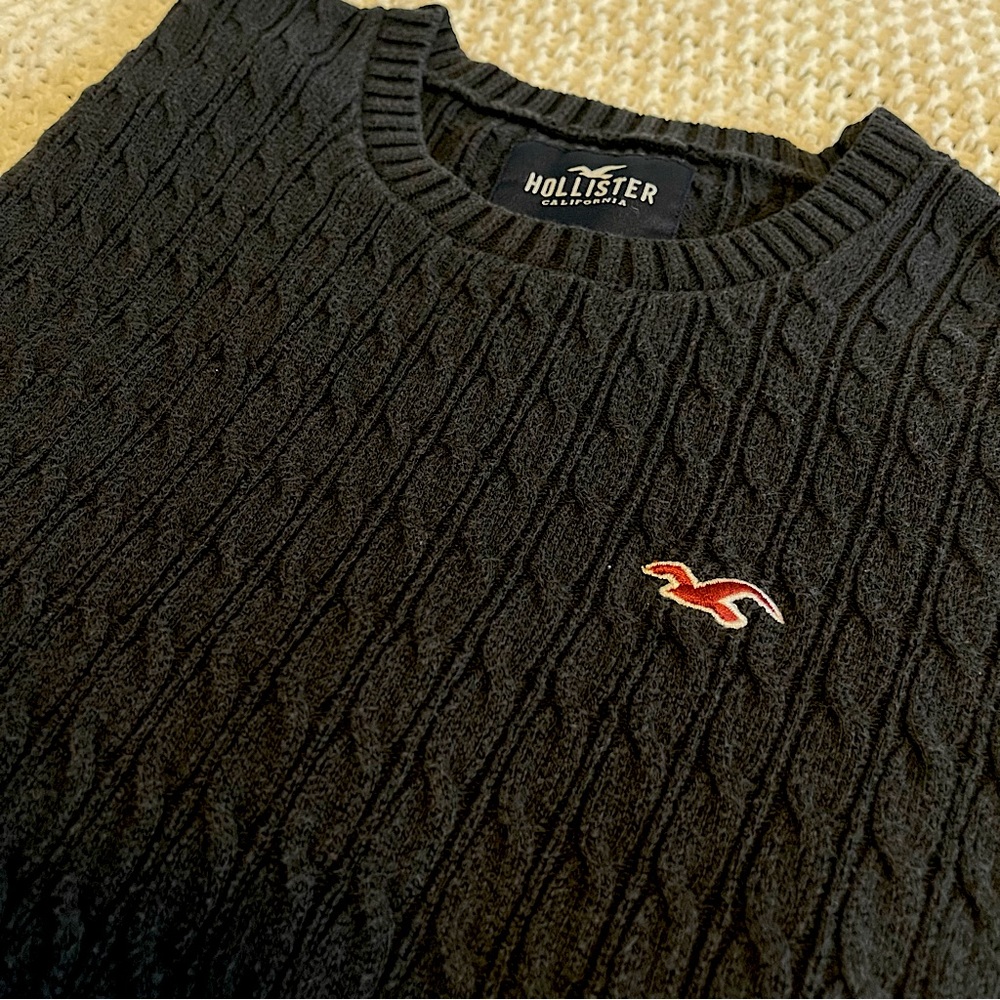 Hollister Men's Cable-Knit Logo Icon Crew Sweater size medium